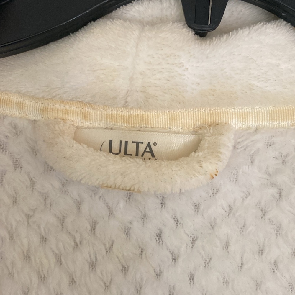 Ulta Robe - Picture 2 of 5